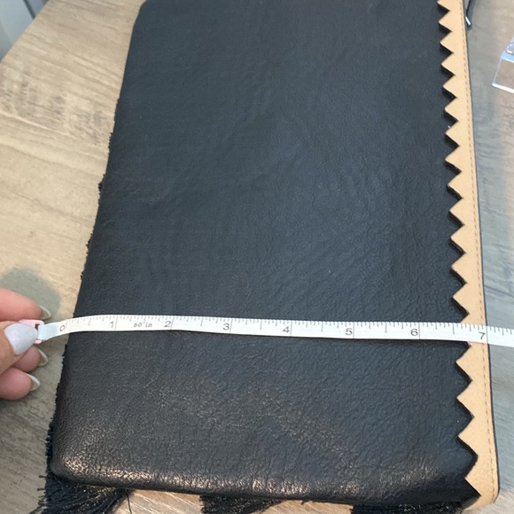 💚 Stella & Dot | Black & Tan Fringe Tassel Clutch - East West - Floral interior - Picture 6 of 6